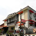 OYO 2038 Jasmine Guest House Balikpapan