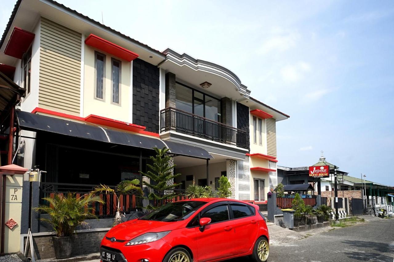 Hotel Oyo 2038 Jasmine Balikpapan (Borneo)